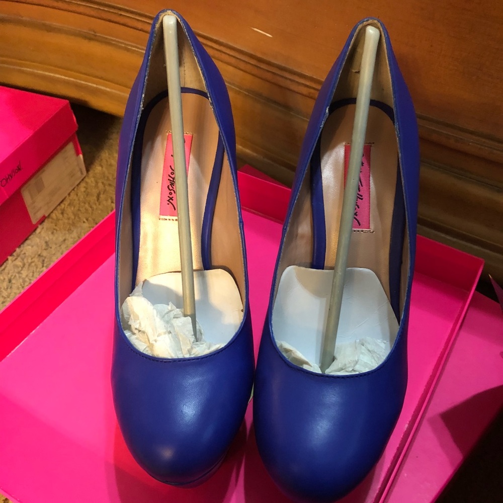 NWT Blue Betsey Johnson Gillian Pump
